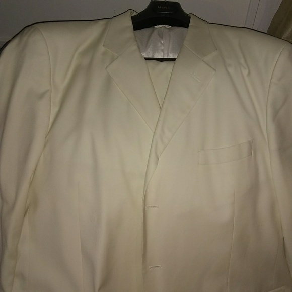 Suits - Picture 4 of 8